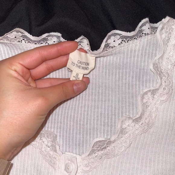 White Lace Cropped Tee - Picture 3 of 4